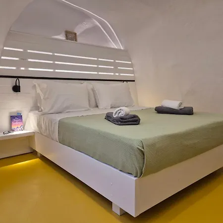 Kristy Cave House Willa *