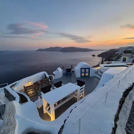 Kristy Cave House Willa Oia