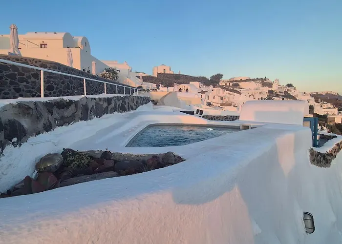 Kristy Cave House Oia