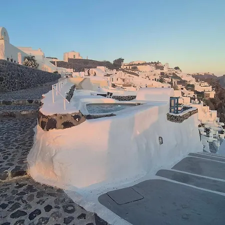 Kristy Cave House Oia (Santorini)